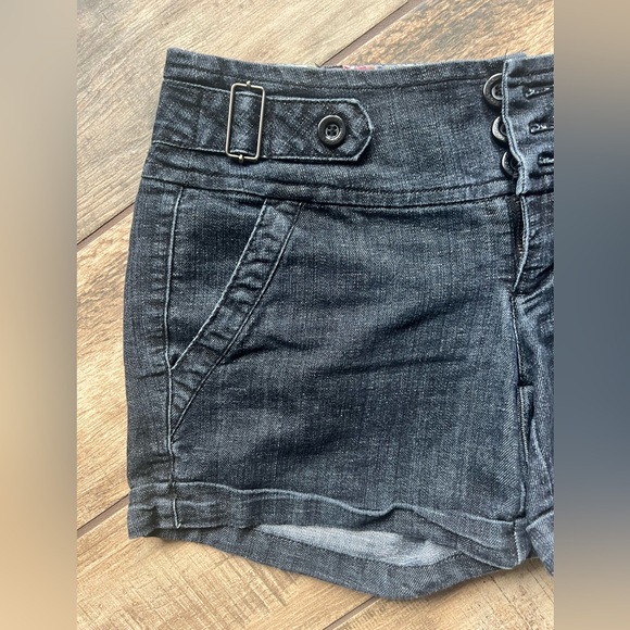 Shorts - Picture 5 of 7